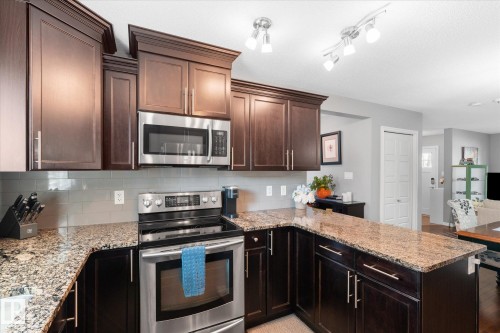 3313 Weidle Way Sw, Edmonton, AB - Indoor Photo Showing Kitchen With Upgraded Kitchen