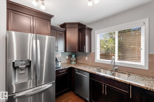 3313 Weidle Way Sw, Edmonton, AB - Indoor Photo Showing Kitchen With Double Sink With Upgraded Kitchen