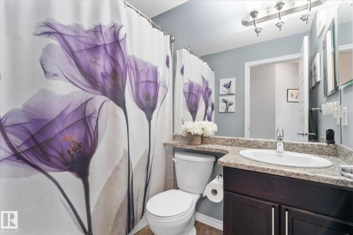 3313 Weidle Way Sw, Edmonton, AB - Indoor Photo Showing Bathroom