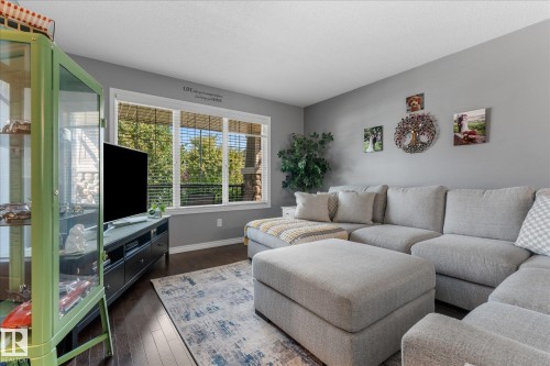 3313 Weidle Way Sw, Edmonton, AB - Indoor Photo Showing Living Room