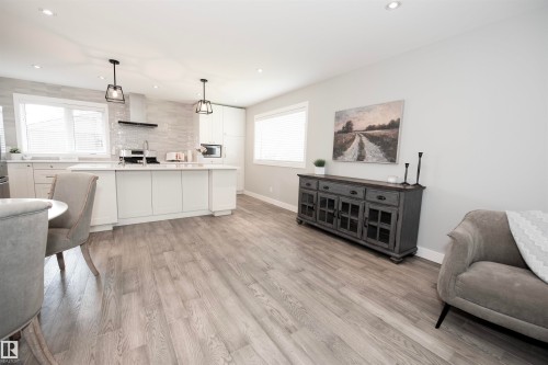 12107 131 Avenue Nw, Edmonton, AB - Indoor