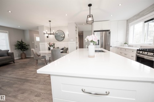 12107 131 Avenue Nw, Edmonton, AB - Indoor Photo Showing Kitchen With Upgraded Kitchen
