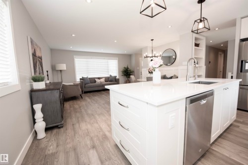 12107 131 Avenue Nw, Edmonton, AB - Indoor Photo Showing Kitchen With Upgraded Kitchen