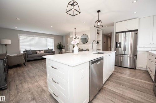 12107 131 Avenue Nw, Edmonton, AB - Indoor Photo Showing Kitchen With Upgraded Kitchen