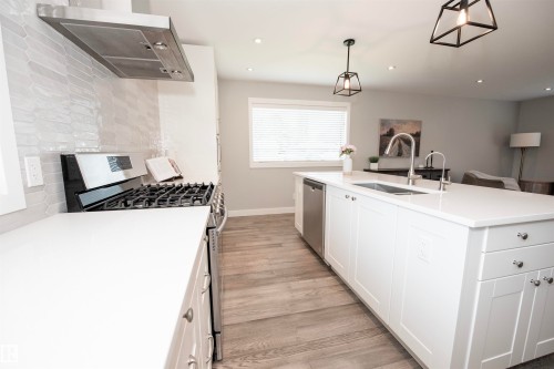 12107 131 Avenue Nw, Edmonton, AB - Indoor Photo Showing Kitchen