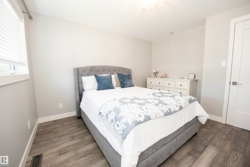 12107 131 Avenue Nw, Edmonton, AB - Indoor Photo Showing Bedroom