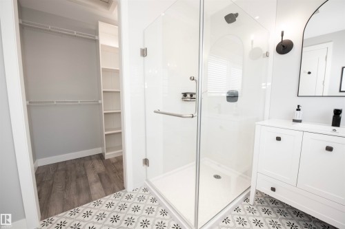 12107 131 Avenue Nw, Edmonton, AB - Indoor Photo Showing Bathroom
