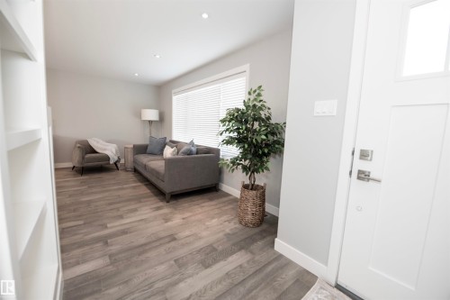12107 131 Avenue Nw, Edmonton, AB - Indoor
