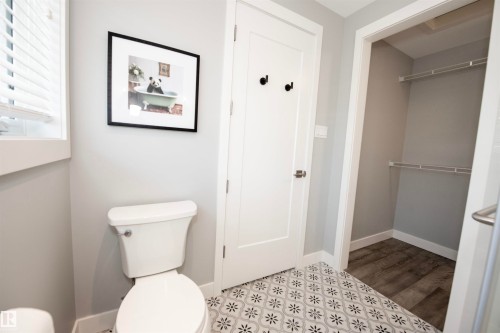 12107 131 Avenue Nw, Edmonton, AB - Indoor Photo Showing Bathroom