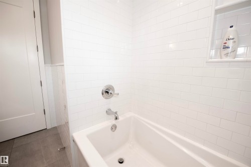12107 131 Avenue Nw, Edmonton, AB - Indoor Photo Showing Bathroom