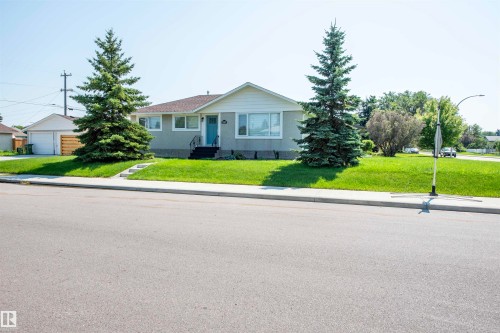 12107 131 Avenue Nw, Edmonton, AB - Outdoor With Facade