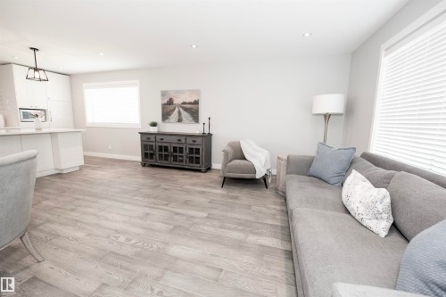 12107 131 Avenue Nw, Edmonton, AB - Indoor Photo Showing Living Room