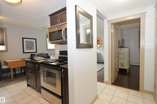 #1 10710 84 Av Nw, Edmonton, AB - Indoor Photo Showing Kitchen
