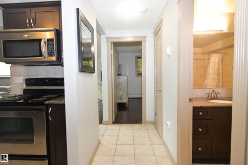 #1 10710 84 Av Nw, Edmonton, AB - Indoor