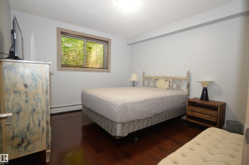#1 10710 84 Av Nw, Edmonton, AB - Indoor Photo Showing Bedroom