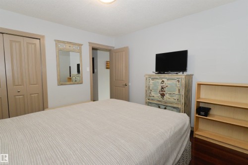 #1 10710 84 Av Nw, Edmonton, AB - Indoor Photo Showing Bedroom