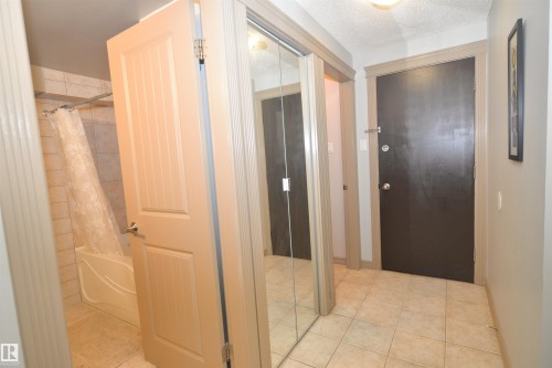 #1 10710 84 Av Nw, Edmonton, AB - Indoor Photo Showing Other Room