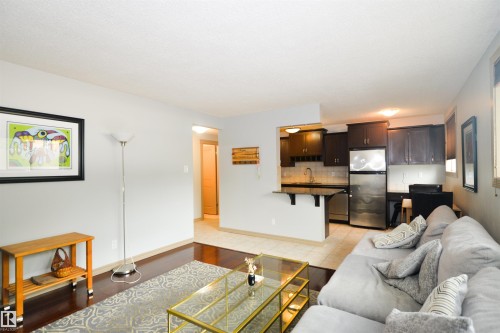 #1 10710 84 Av Nw, Edmonton, AB - Indoor
