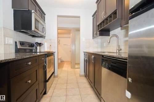 #1 10710 84 Av Nw, Edmonton, AB - Indoor Photo Showing Kitchen