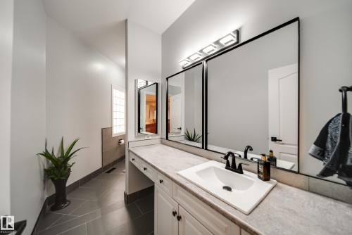 242 Running Creek Lane Nw, Edmonton, AB - Indoor Photo Showing Bathroom