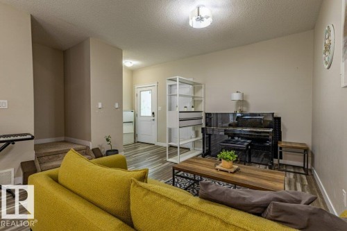 9372 Cooper Bend Sw, Edmonton, AB - Indoor