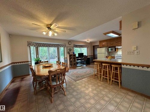 2340 28 Avenue Sw, Edmonton, AB - Indoor Photo Showing Dining Room