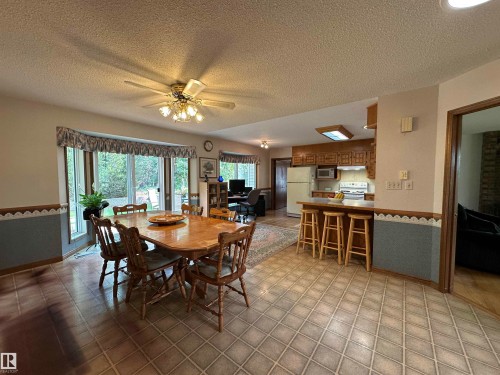 2340 28 Avenue Sw, Edmonton, AB - Indoor Photo Showing Dining Room