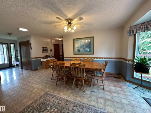 2340 28 Avenue Sw, Edmonton, AB - Indoor Photo Showing Dining Room