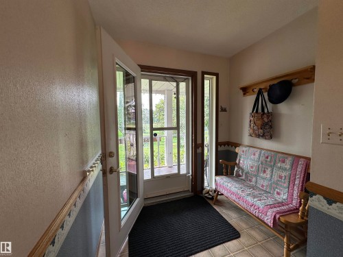 2340 28 Avenue Sw, Edmonton, AB - Indoor