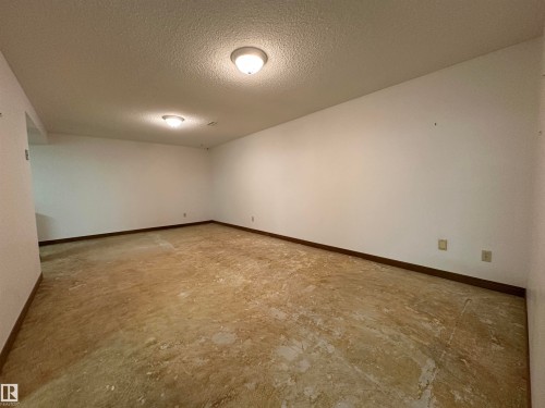2340 28 Avenue Sw, Edmonton, AB - Indoor Photo Showing Other Room