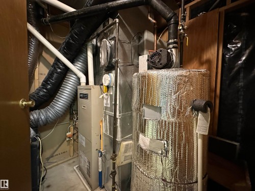 2340 28 Avenue Sw, Edmonton, AB - Indoor Photo Showing Basement