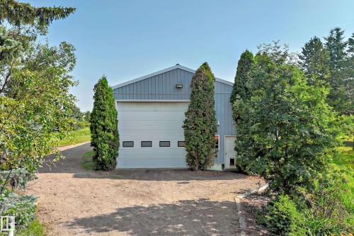 2340 28 Avenue Sw, Edmonton, AB - Outdoor