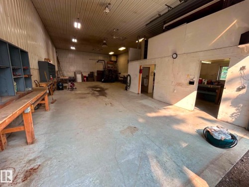 2340 28 Avenue Sw, Edmonton, AB - Indoor Photo Showing Garage