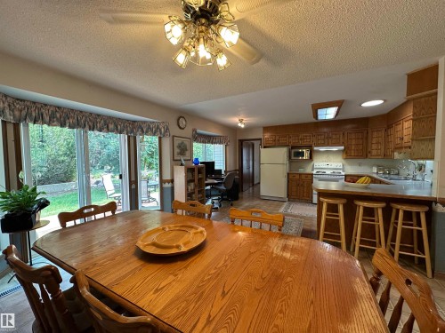 2340 28 Avenue Sw, Edmonton, AB - Indoor Photo Showing Dining Room