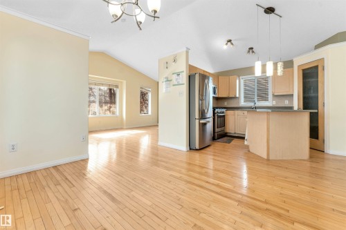 613 83 Street Sw, Edmonton, AB - Indoor Photo Showing Kitchen