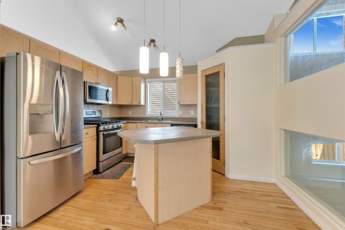 613 83 Street Sw, Edmonton, AB - Indoor Photo Showing Kitchen