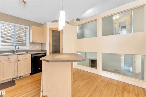 613 83 Street Sw, Edmonton, AB - Indoor Photo Showing Kitchen