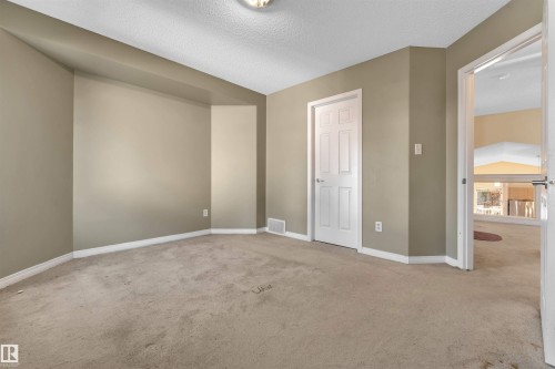 613 83 Street Sw, Edmonton, AB - Indoor Photo Showing Other Room