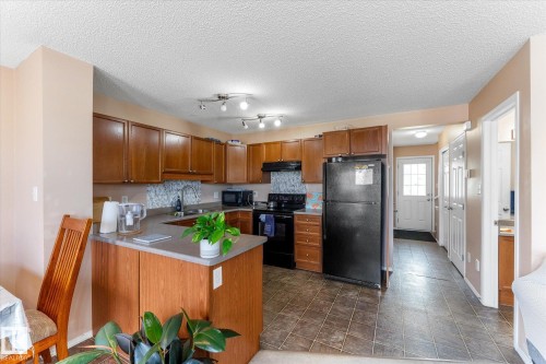 #33 380 Silver Berry Rd Nw, Edmonton, AB - Indoor Photo Showing Kitchen