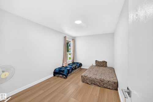 Bright room featuring wood-finish flooring, white walls, and a recessed ceiling light - 6208 11 Ave Nw Nw, Edmonton, AB - Indoor