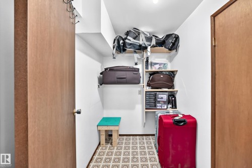 Image quality insufficient for description - 6208 11 Ave Nw Nw, Edmonton, AB - Indoor