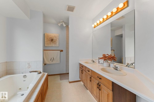 11 Heritage Boulevard, St. Albert, AB - Indoor Photo Showing Bathroom