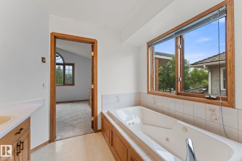 11 Heritage Boulevard, St. Albert, AB - Indoor Photo Showing Bathroom