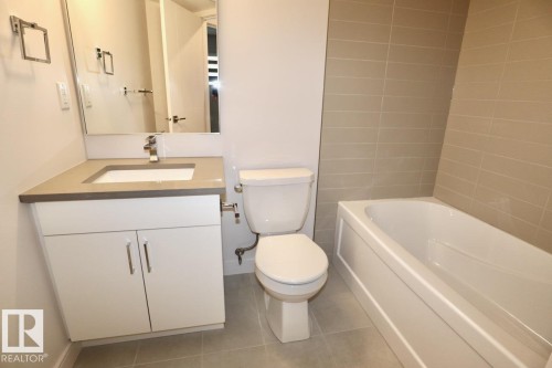 10820 86 Avenue Northwest, Edmonton, AB - Indoor Photo Showing Bathroom