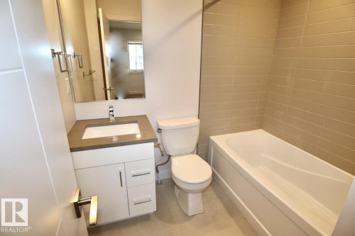 10820 86 Avenue Northwest, Edmonton, AB - Indoor Photo Showing Bathroom