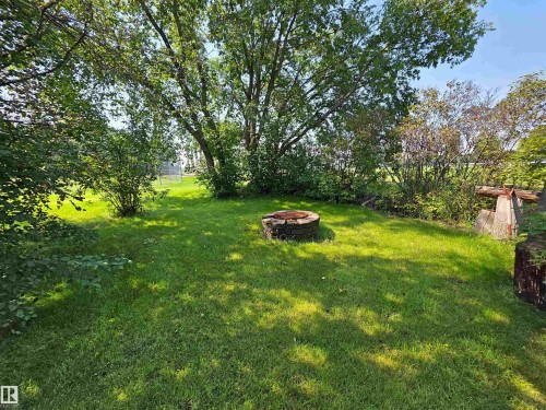 Expansive wood deck with a natural wood finish, featuring a full perimeter railing - 3003 Park Avenue, Mallaig, AB - Outdoor With Deck Patio Veranda