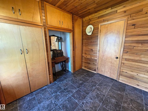 3003 Park Avenue, Mallaig, AB - Indoor Photo Showing Other Room