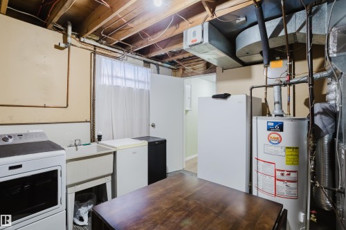 6 Kiniski Crescent Nw, Edmonton, AB - Indoor Photo Showing Basement
