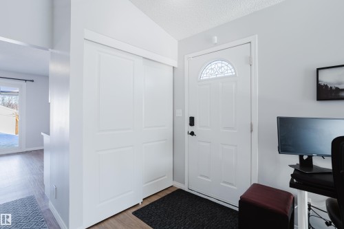 6 Kiniski Crescent Nw, Edmonton, AB - Indoor Photo Showing Other Room