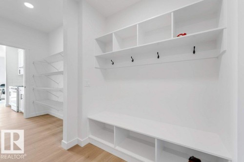 1116 Cristall Crescent Sw, Edmonton, AB - Indoor With Storage